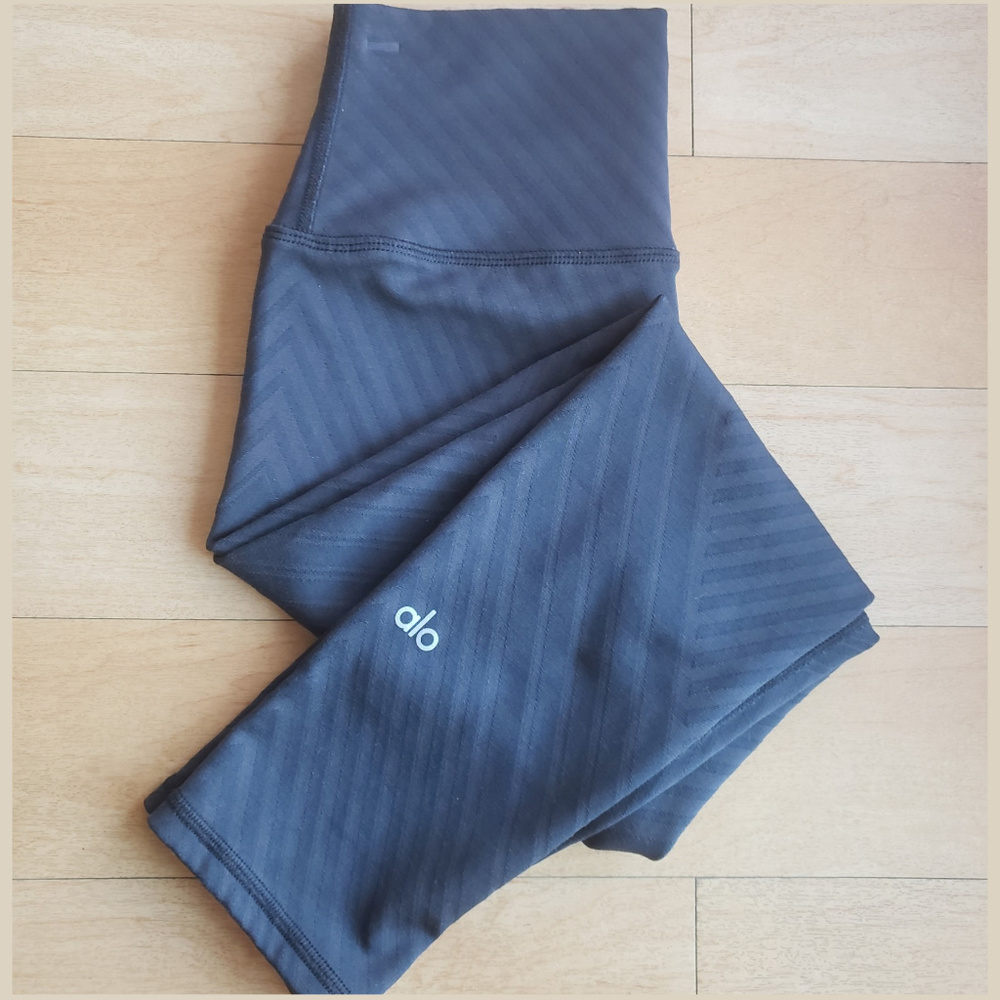 ALO Yoga High Waist Black Printed Capri Leggings